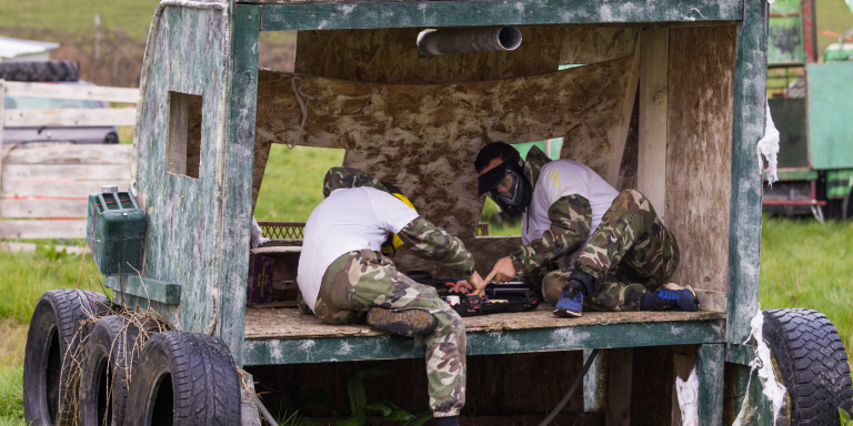 Au Paintball il faut savoir travailler en équipe, idéal pour les groupes, clubs et entreprise voulant faire travailler la cohésion à Albi.