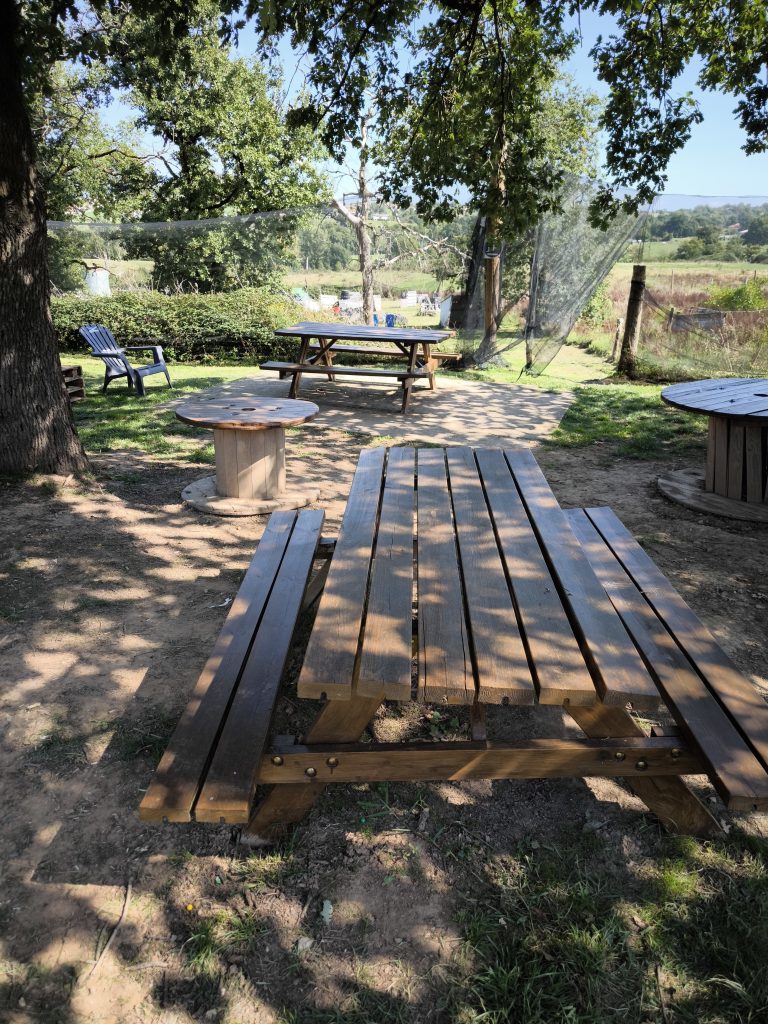 Espace zone de pause et jeu immersif au Paintball Albi